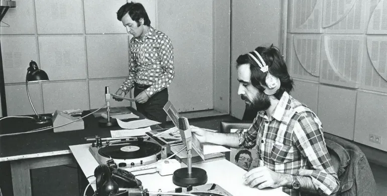 Ενα όμορφο τραγούδι που σε ταξιδεύει προς το καλοκαίρι, ο Γιάννης Πετρίδης και το Γαλλικό τραγούδι στην ΕΡΤ