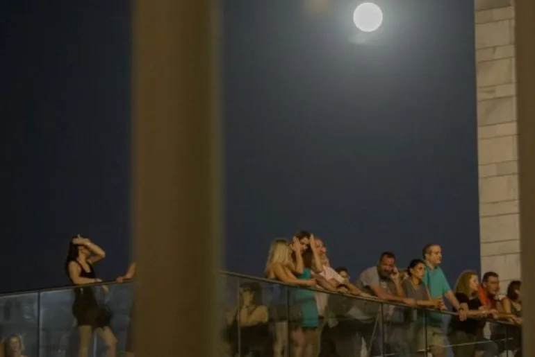 «Γιορτή της πανσελήνου του καλοκαιριού» στη πλατεία στο Μέγαρο Μουσικής Θεσσαλονίκης