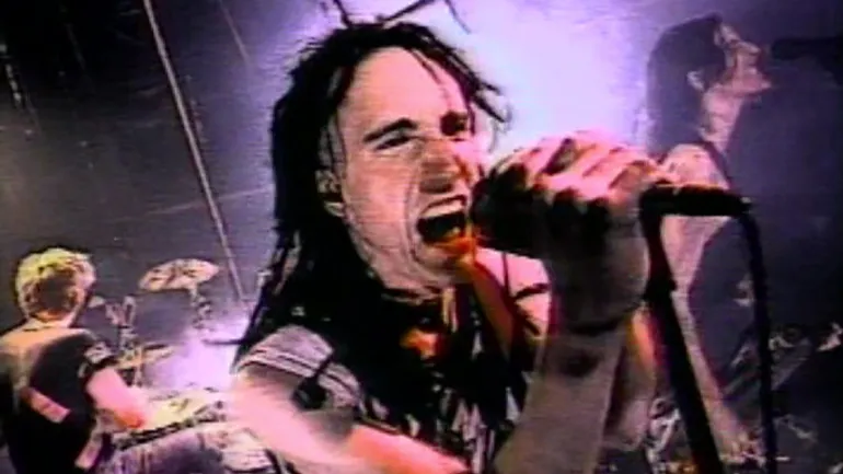 O Trent Reznor πάντα μπροστά από την εποχή του, Nine Inch Nails - Head Like A Hole (1989)
