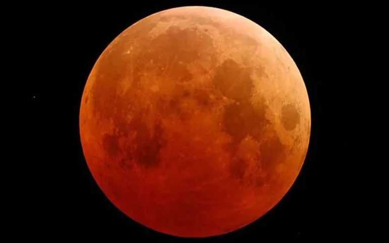 Ερχεται το «ματωμένο φεγγάρι»: Η μεγαλύτερη ολική έκλειψη Σελήνης του 21ου αιώνα