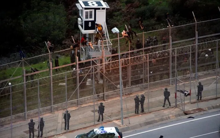 Ισπανία: Αυξάνει στα 10 μέτρα το ύψος του συνοριακού φράκτη στη Θέουτα