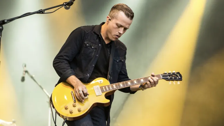  O Jason Isbell τραγουδά το  “Gimme Shelter”