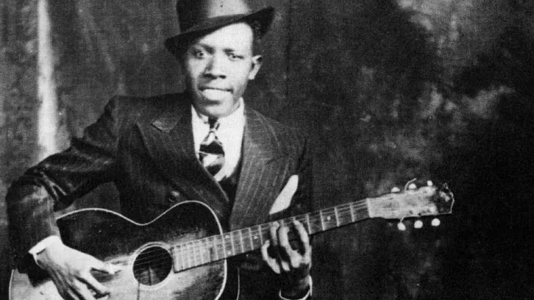 Ο θρύλος λέει ότι ο Robert Johnson πούλησε την ψυχή του στο σταυροδρόμι