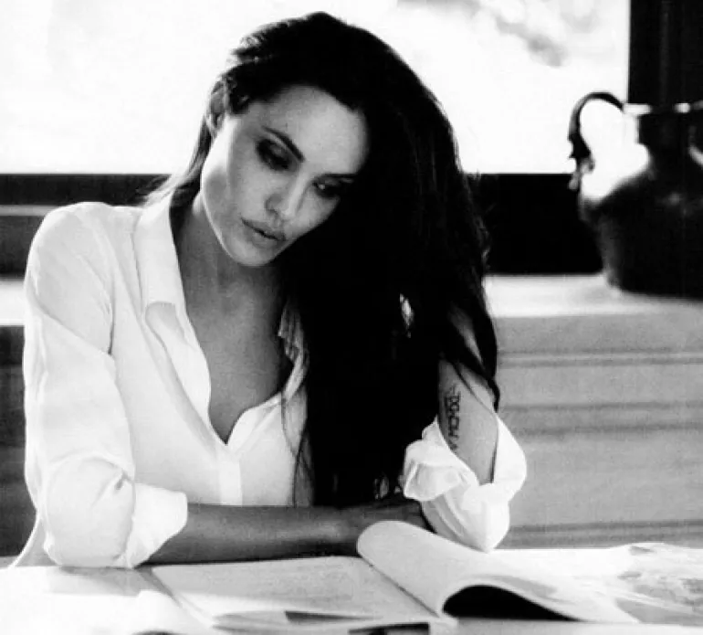 Το αγαπημένο βιβλίο της Angelina Jolie...
