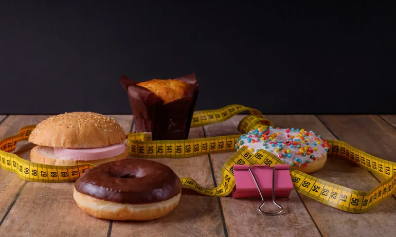 Κακή διατροφή: Τα 8 σημάδια που στέλνει το σώμα σας