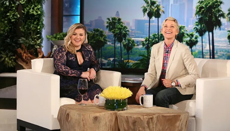 Η Κelly Clarkson μιλάει για τα κιλά της στην Ellen DeGeneres