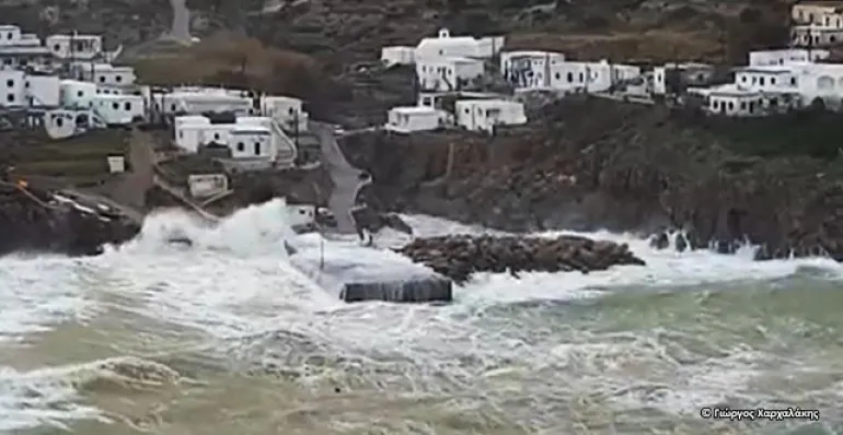 Μαγικές, αλλά επικίνδυνες εικόνες από τα Αντικύθηρα με τα κύματα, δείτε το βίντεο