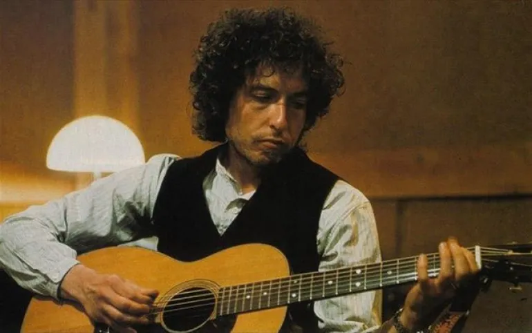 400.000 δολάρια πωλήθηκε κιθάρα του Bob Dylan