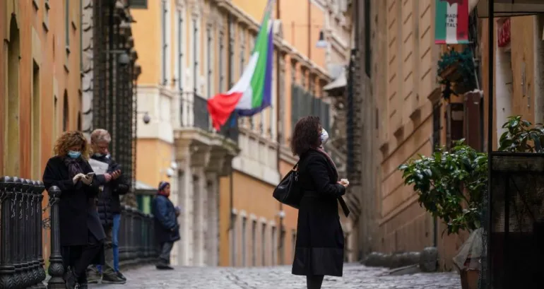 «Λιμοκτονούμε»: Οι Ιταλοί αντιδρούν πλέον στα μέτρα της κυβέρνησης - Δεν θέλουν να μείνουν σε καραντίνα
