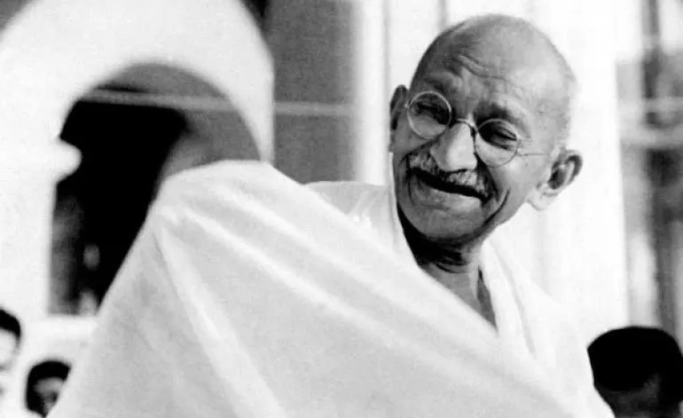 Mahatma Gandhi: «Πρέπει εσύ να αποτελείς την αλλαγή που θέλεις να δεις στον κόσμο»
