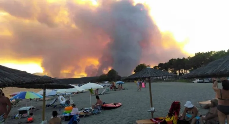 Ολονύκτια μάχη με τις φλόγες θα δοθεί στα Λαγκάδια Λακωνίας στην Ανατολική Μάνη