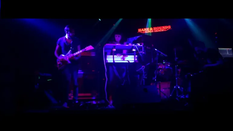 Μας αρέσει να ανακαλύπτουμε και να σας τα παρουσιάζουμε: Mauveine C- Matters x Hoopla Blue 