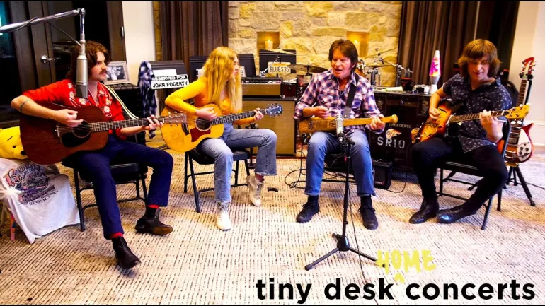 O John Fogerty των Creedence τραγουδά από το σπίτι του