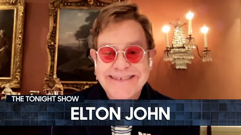 Elton John μιλάει στο The Tonight Show με τον Jimmy Fallon