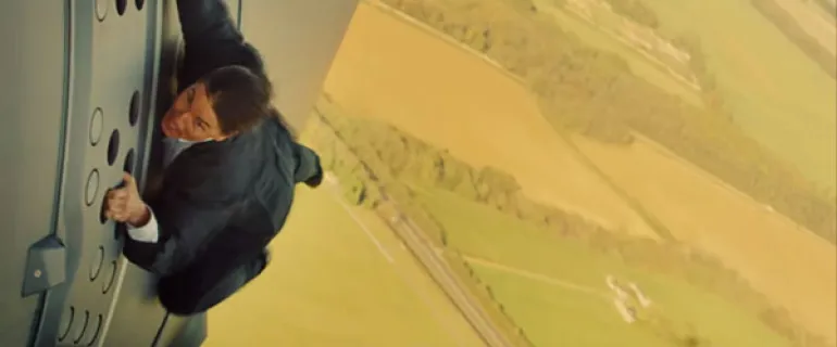 Ο νευρικός Tom Cruise σε ένα από τα πιο τρελά stunt του νέου Mission Impossible... 