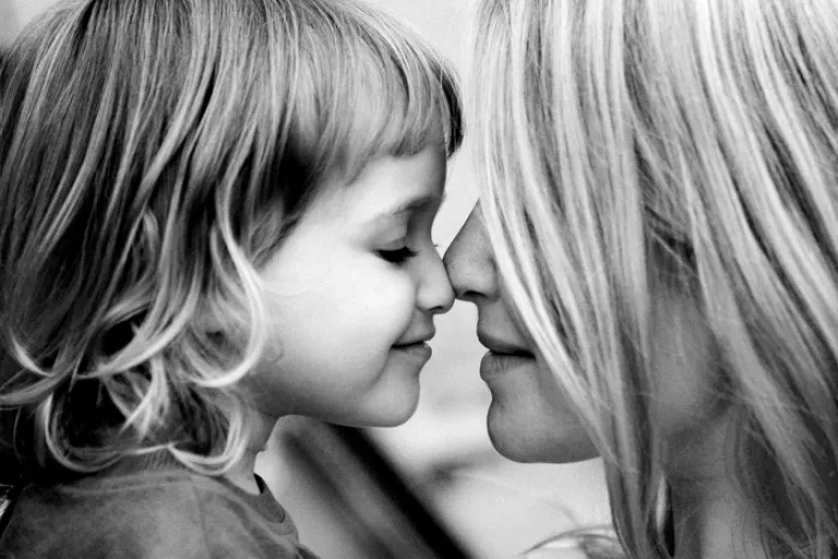 Μάνα, σημαίνει αγάπη: Η μητέρα δεν προδίδει, δεν εγκαταλείπει, αγαπάει μόνο!