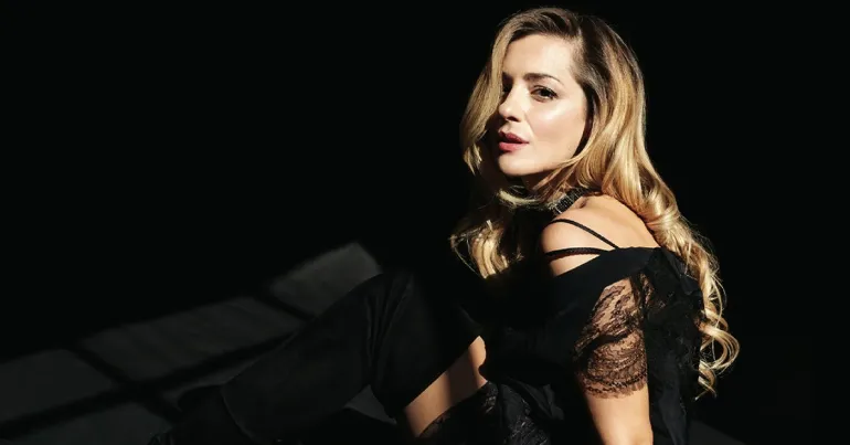 So In Love-Νατάσα Μποφίλιου