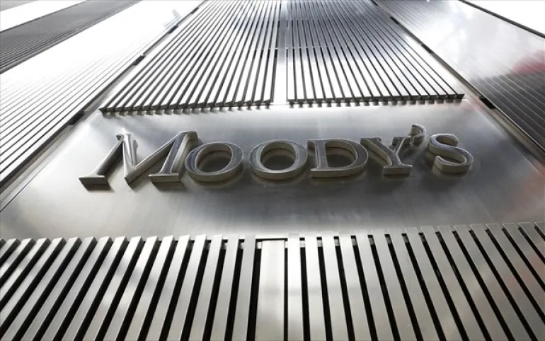 Moody's: Γιατί δεν αναβαθμίσαμε την Ελλάδα