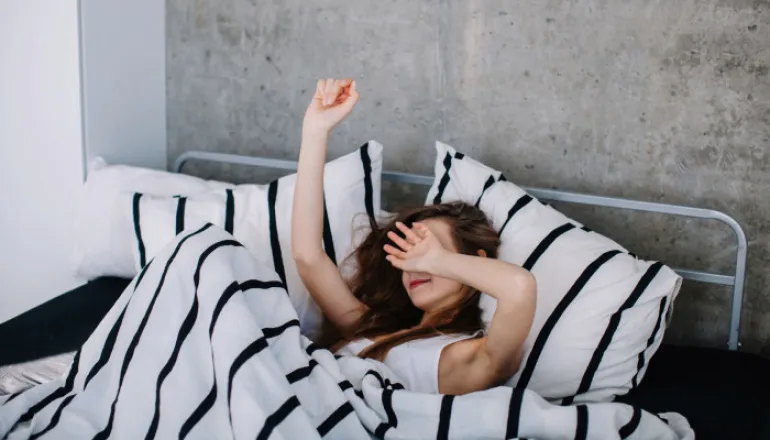 Όσοι ξυπνούν νωρίς το πρωί έχουν μικρότερο κίνδυνο κατάθλιψης