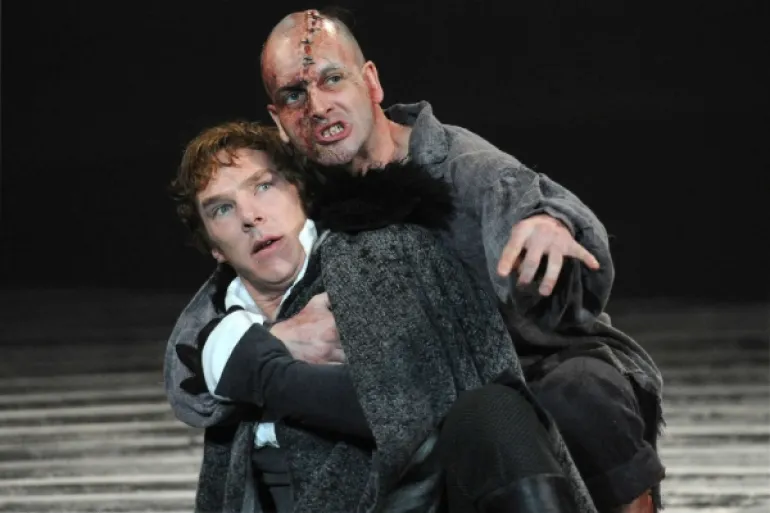 «Frankenstein» του Ντάνι Μπόιλ: Η sold out παράσταση του Εθνικού Θέατρου της Αγγλίας στο YouTube