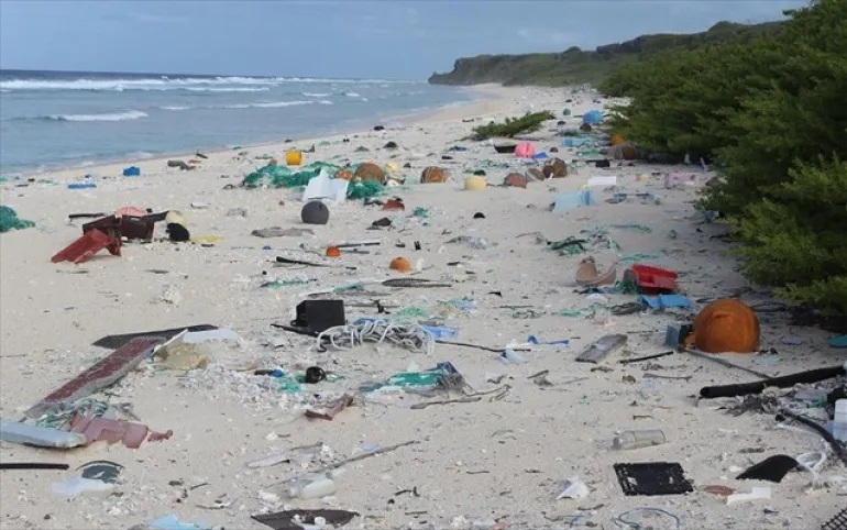 18 τόνοι σκουπιδιών σε ακατοίκητο νησί του Ειρηνικού