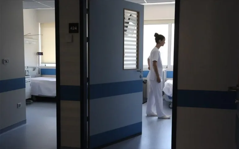 ΕΛΑΣ: 25 συλλήψεις για παράνομη εργασία ως αποκλειστικές νοσοκόμες
