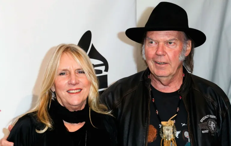Πέθανε η Pegi Young πρώην γυναίκα του Neil Young