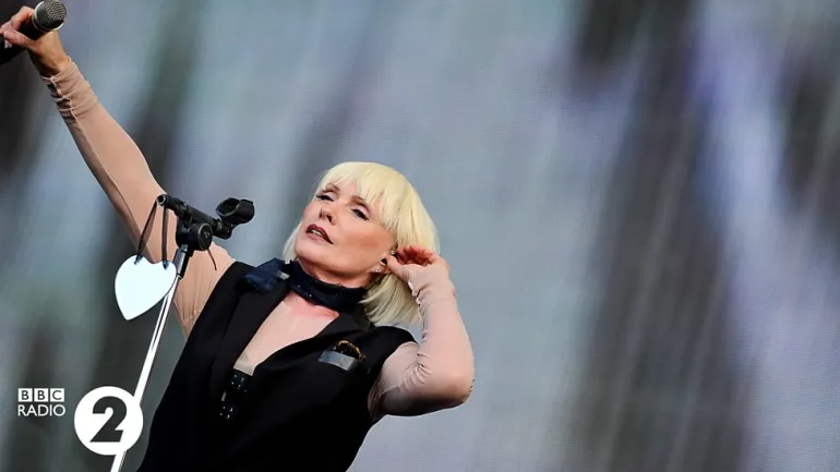 Debbie Harry χθες στο Hyde Park, σήμερα 72 ετών