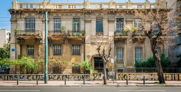 Η ωραία των Αθηνών: Η παλαιότερη πολυκατοικία της Αθήνας 