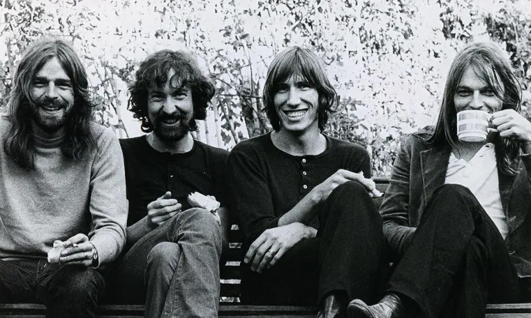 Ποιο τραγούδι σας έκανε να αγαπήσετε τους Pink Floyd; 