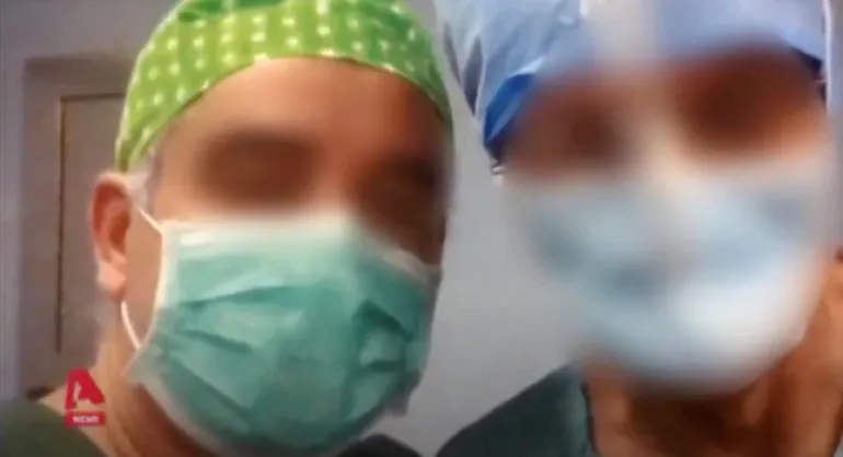 Νέες αποκαλύψεις για τον ψευτογιατρό: Με μάσκα και νυστέρι ποζάρει στο χειρουργείο