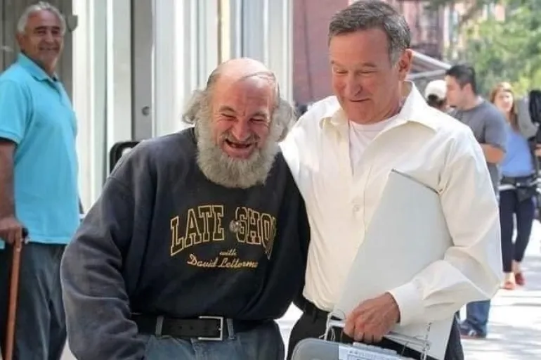 Robin Williams: Έίχε ως όρο, η παραγωγή να προσλάβει τουλάχιστον 10 άστεγους ανθρώπους