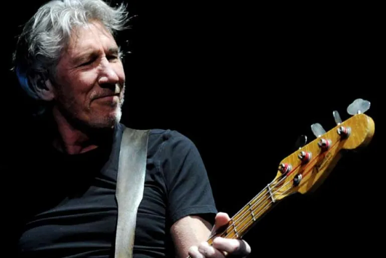 Roger Waters τραγούδησε για πρώτη φορά σόλο τα Fearless &