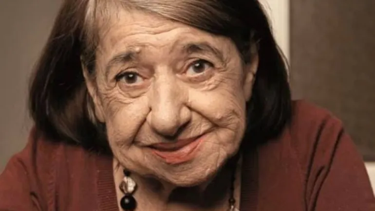 Μαμά, πέθανε αυτή η συμπαθητική γιαγιά: H Κατερίνα Αγγελάκη-Ρουκ στο "ΜΟΝΟΓΡΑΜΜΑ"