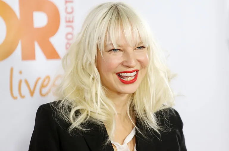 15 φορές που η Sia έδειξε το αληθινό πρόσωπό της...