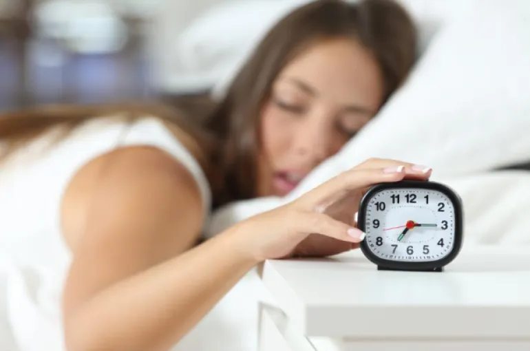 3 πιθανοί λόγοι που ξυπνάτε κουρασμένοι