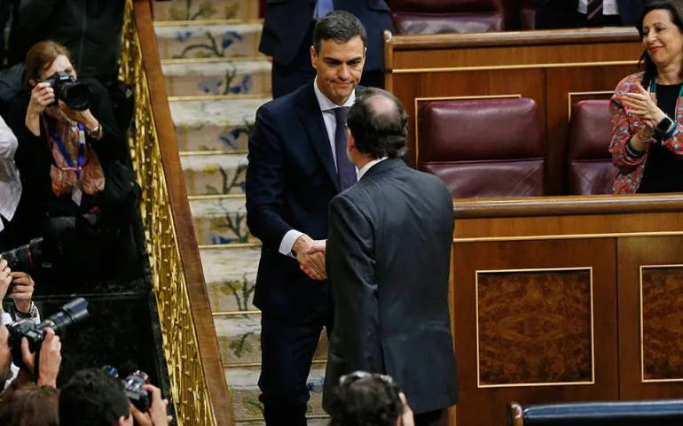 Ισπανία: Τέλος εποχής για Ραχόι, νέος πρωθυπουργός ο Σάντσεθ
