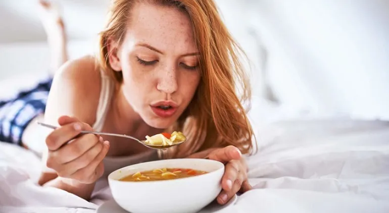 8 τροφές που μπορούν να επιδεινώσουν τη γρίπη