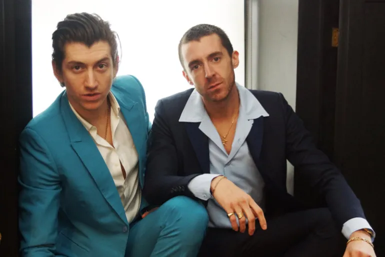 The Last Shadow Puppets - Standing Next to Me