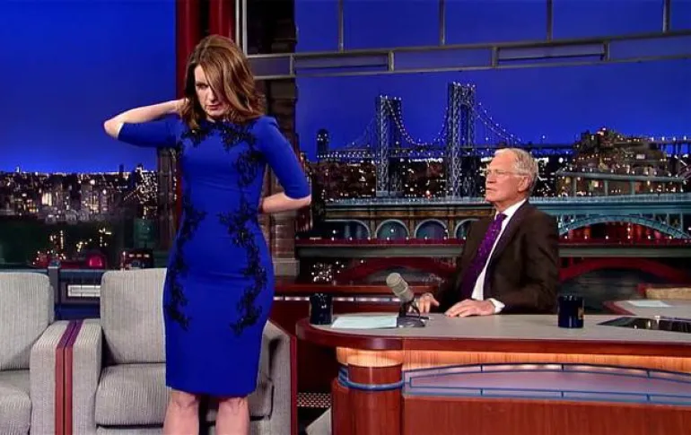 Η ηθοποιός Tina Fey "γδύνεται¨ στον David Letterman