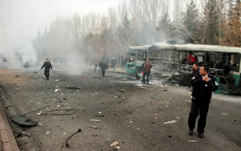 Αιματηρή βομβιστική επίθεση σε λεωφορείο στην Τουρκία