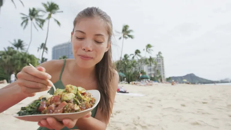 5 τροφές που δεν πρέπει να καταναλώνετε πριν την παραλία