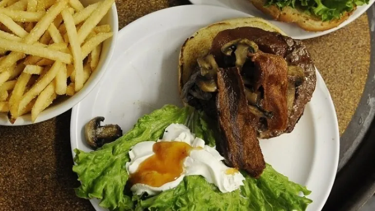 Οι Έλληνες τρώμε ανθυγιεινά -Τα Ελληνόπουλα από τα πιο παχύσαρκα παιδιά στην Ευρώπη