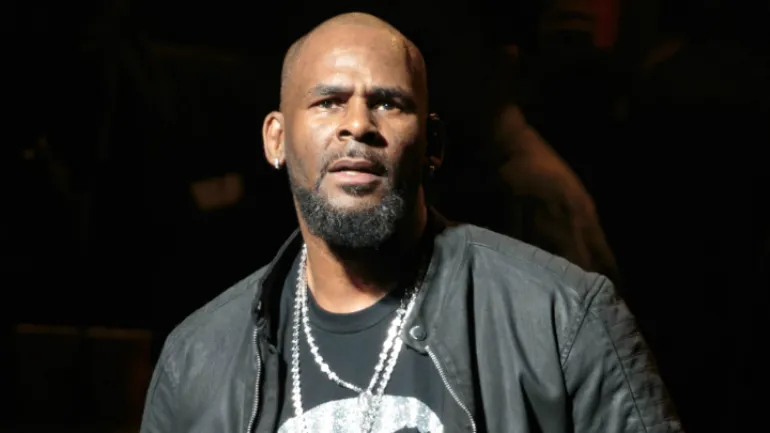 Ο τραγουδιστής R.Kelly κατηγορείται για παιδεραστία σε ένα ντοκιμαντέρ