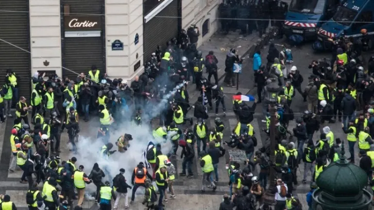 «Κίτρινα γιλέκα»: 481 προσαγωγές στο Παρίσι, 211 άτομα τέθηκαν υπό προσωρινή κράτηση