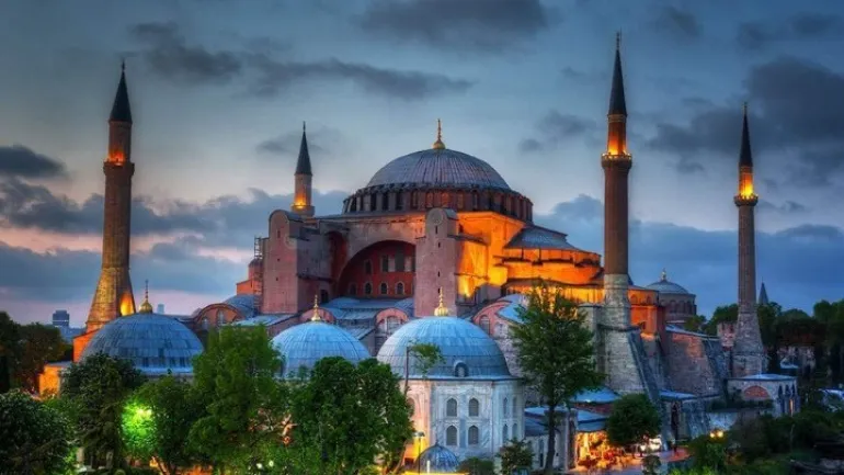 Ο Ερντογάν υπέγραψε το διάταγμα μετατροπής της Αγίας Σοφίας σε τζαμί