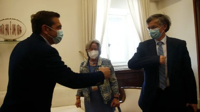 Αλ. Τσίπρας: Έκκληση στους πολίτες να αγνοήσουν τον διχαστικό λόγο του κ. Μητσοτάκη και να εμβολιαστούν