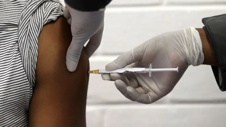 Στη χώρα της μίζας, της διαπλοκής και της απάτης: Καρδίτσα: 40.000 εμβολιασμοί σε περιοχή 6.000 κατοίκων