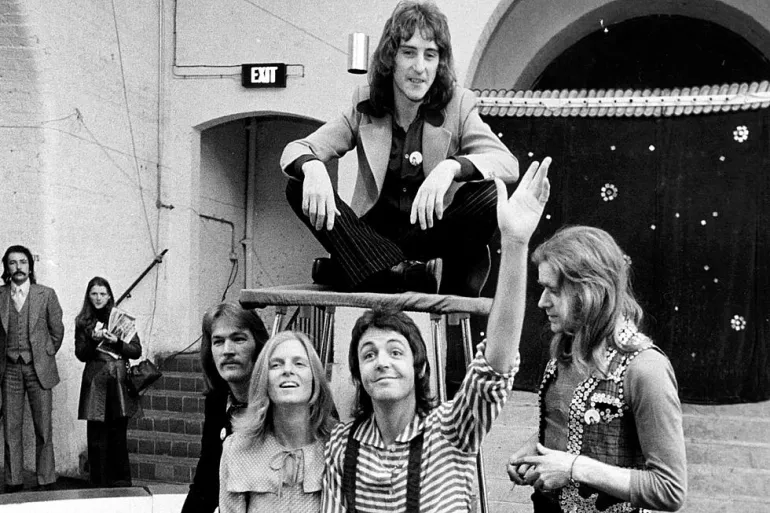 1976 τα Νο 1 σε ΗΠΑ, Αγγλία, για Μάρτιο, Απρίλιο, Μάιο