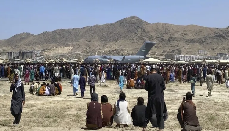 Αεροδρόμιο Καμπούλ: Μεγάλη έκρηξη – Πληροφορίες για 40 νεκρούς